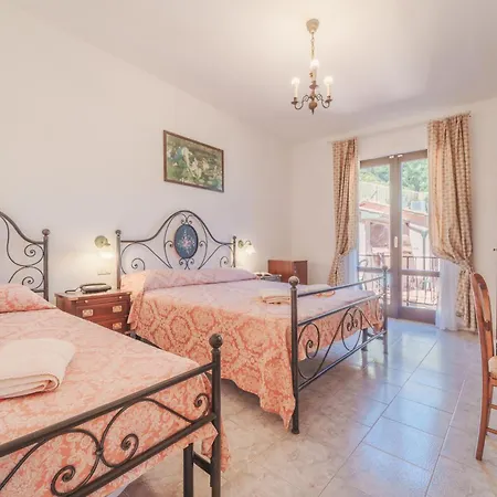 Szálloda Lo Scirocco 3*